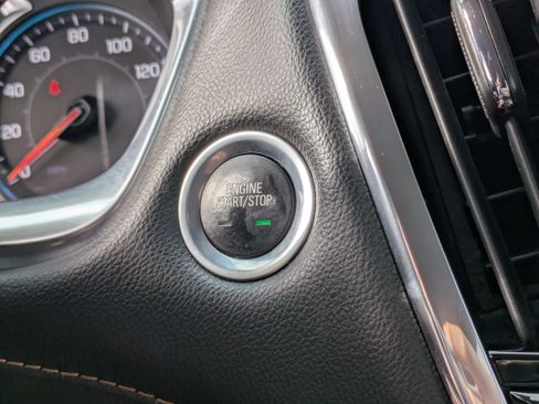 Used 2020 Chevrolet Traverse LT image 29