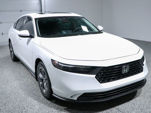 Used 2023 Honda Accord EX image 5