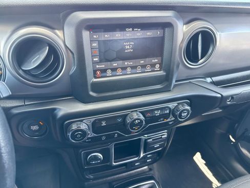 Used 2022 Jeep Gladiator Sport image 17