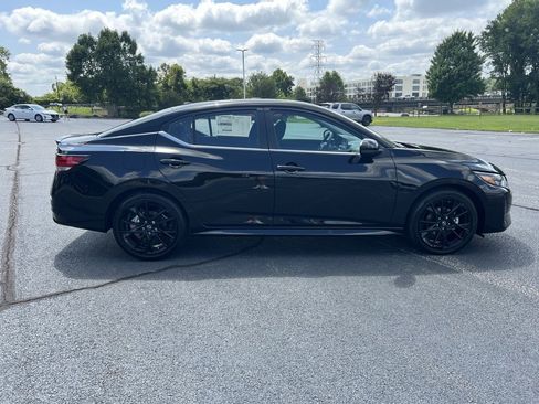 New 2025 Nissan Sentra SR w/ Midnight Edition image 8