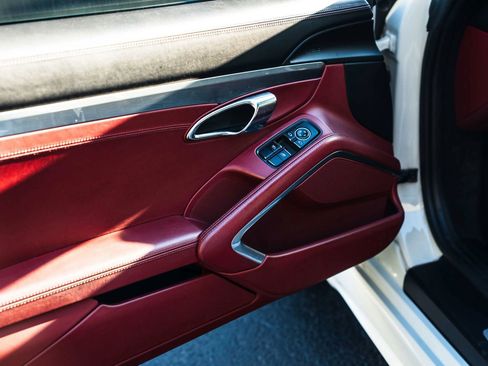 Used 2017 Porsche 718 Boxster RWD image 25