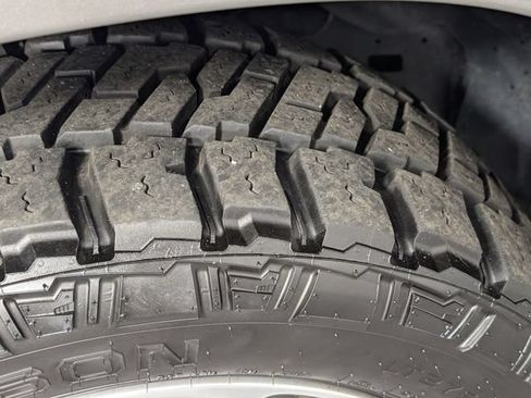 Used 2021 RAM 1500 Laramie AWD/4WD image 9