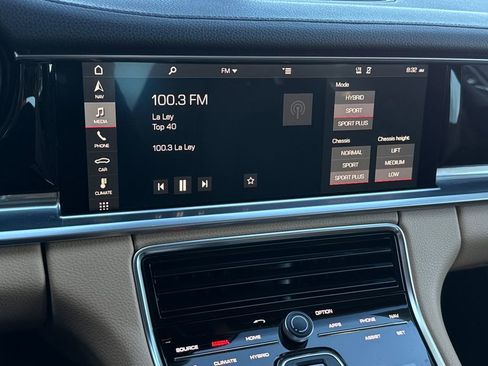 Used 2018 Porsche Panamera 4 image 21