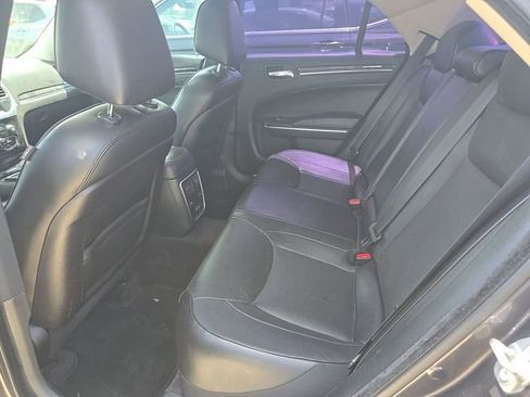 Used 2018 Chrysler 300 Limited AWD/4WD image 8