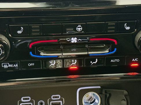 Used 2025 Jeep Grand Cherokee L Altitude image 19