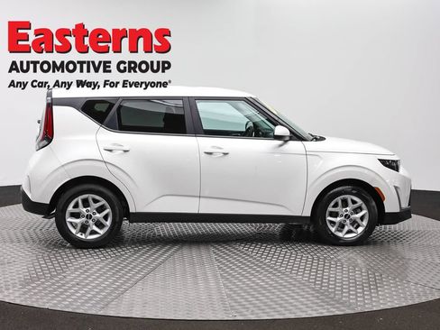 Used 2024 Kia Soul LX w/ Option Group 015 FWD image 1