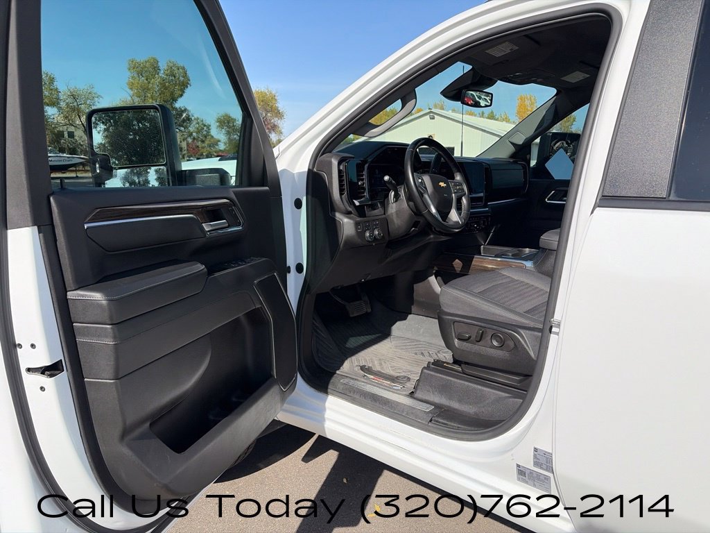 Used 2024 Chevrolet Silverado 2500 LT AWD/4WD image 17