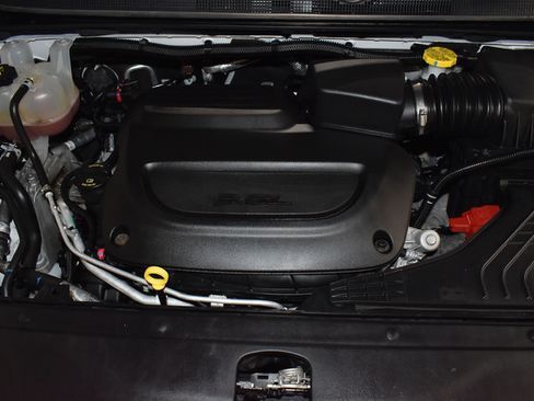 Certified 2025 Chrysler Pacifica Select FWD image 23