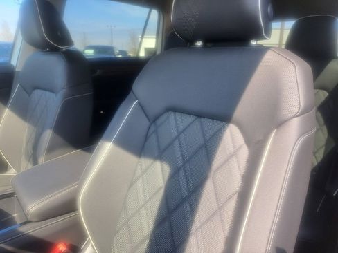 Used 2025 Volkswagen Atlas SEL Premium R-Line image 21