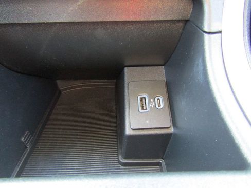 Used 2024 Ford Edge SE image 28