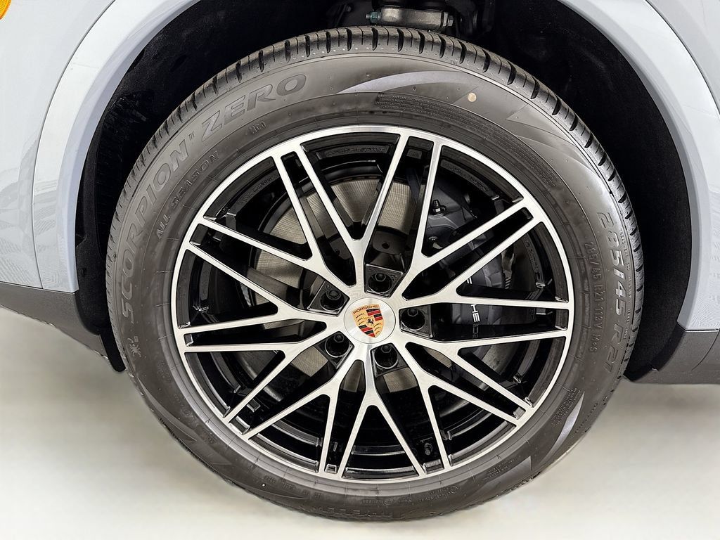 Used 2026 Porsche Cayenne AWD/4WD image 31
