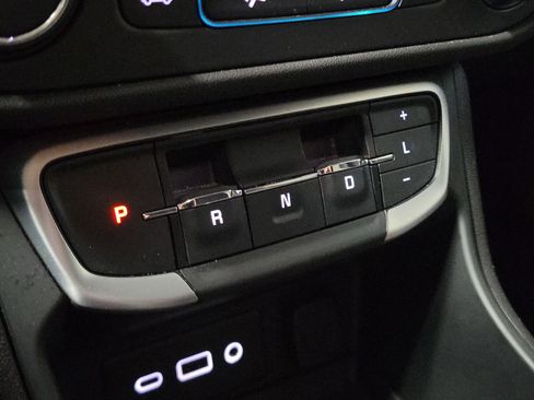 Used 2024 GMC Terrain SLE image 33