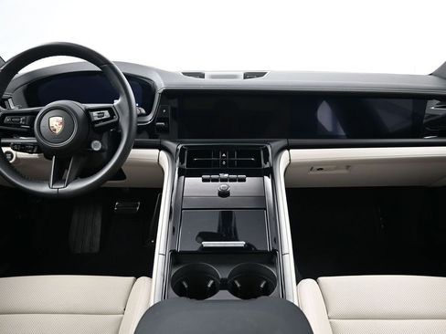 Used 2024 Porsche Panamera 4 image 9