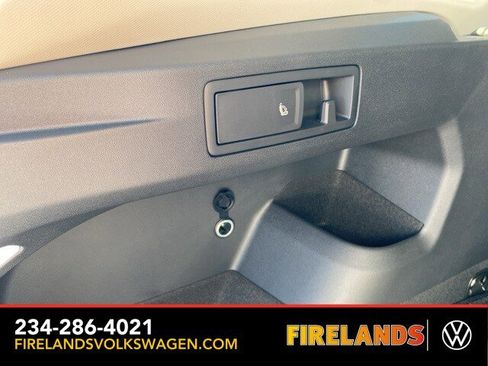 New 2025 Volkswagen Tiguan SE image 60