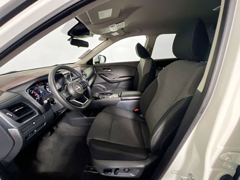 Used 2023 Nissan Rogue SV image 14