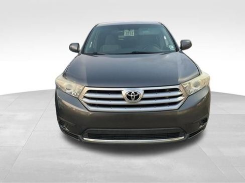 Used 2013 Toyota Highlander Plus image 3