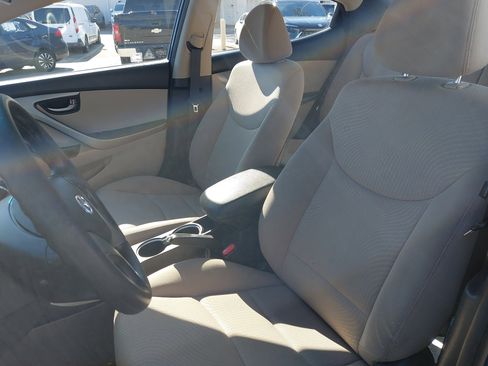 Used 2014 Hyundai Elantra SE image 15