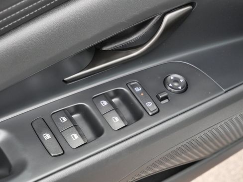 Certified 2025 Hyundai Elantra Sport image 19