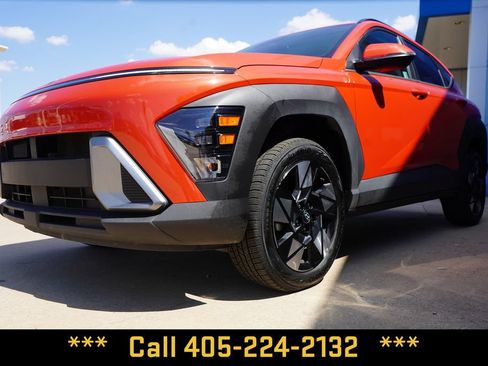 Used 2025 Hyundai Kona SEL AWD/4WD image 4