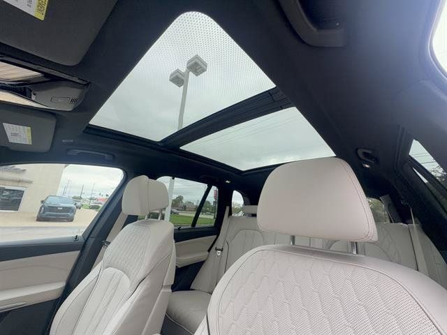 Used 2024 BMW X5 xDrive50e w/ Executive Package AWD/4WD image 25