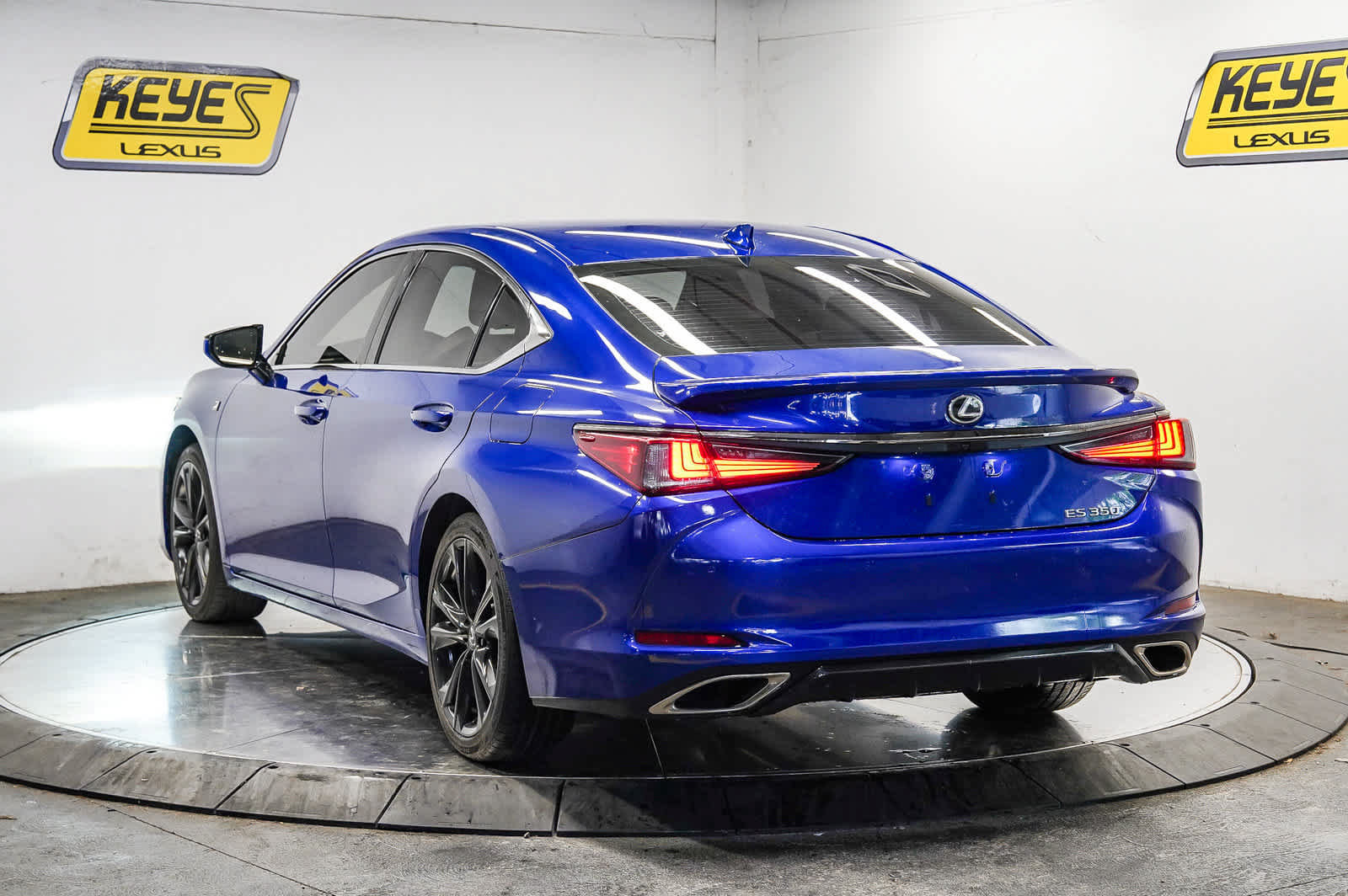 Used 2023 Lexus ES 350 F Sport w/ Accessory Package (Z2) FWD image 2
