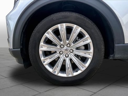 Used 2023 Ford Explorer King Ranch w/ Technology Package RWD image 11