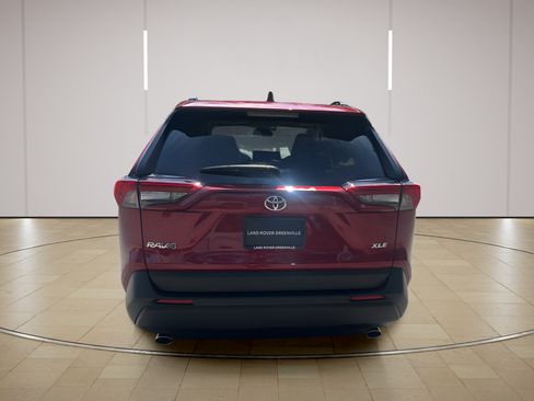 Used 2022 Toyota RAV4 XLE Premium FWD image 6