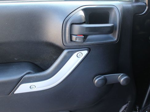 Used 2015 Jeep Wrangler Sport image 16