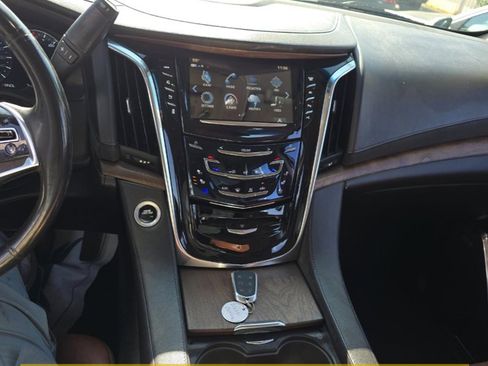 Used 2018 Cadillac Escalade Premium Luxury image 13