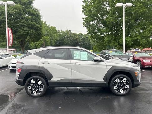Used 2024 Hyundai Kona SEL AWD/4WD image 5