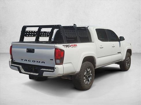 Used 2018 Toyota Tacoma TRD Sport AWD/4WD image 5