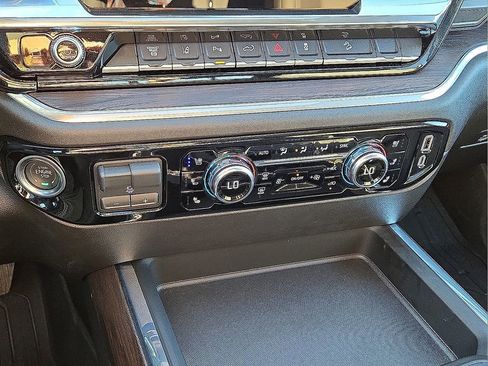 Used 2025 GMC Sierra 2500 SLT w/ SLT Premium Package image 31