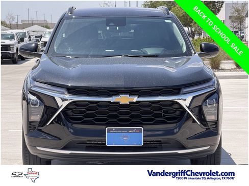 Used 2025 Chevrolet Trax LT w/ LT Convenience Package FWD image 7