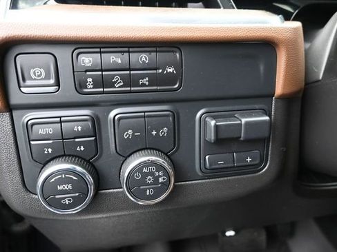 Used 2025 Chevrolet Tahoe High Country AWD/4WD image 28