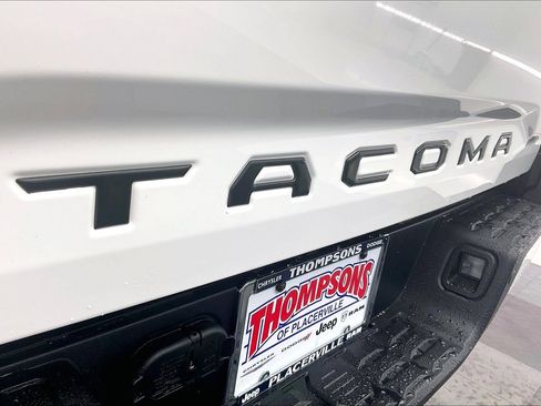 Used 2021 Toyota Tacoma TRD Off-Road w/ Technology Package AWD/4WD image 31