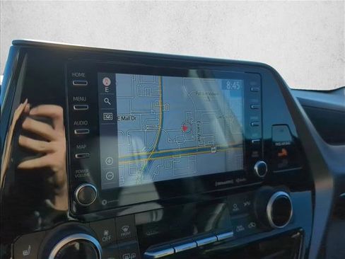Used 2020 Toyota Highlander XLE image 18