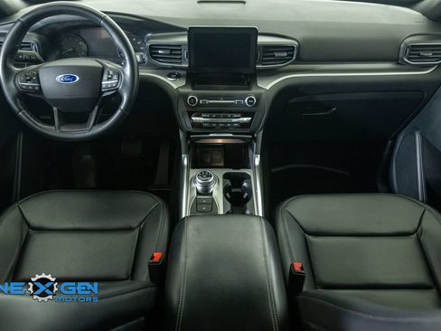 Used 2020 Ford Explorer XLT w/ Equipment Group 202A AWD/4WD image 33