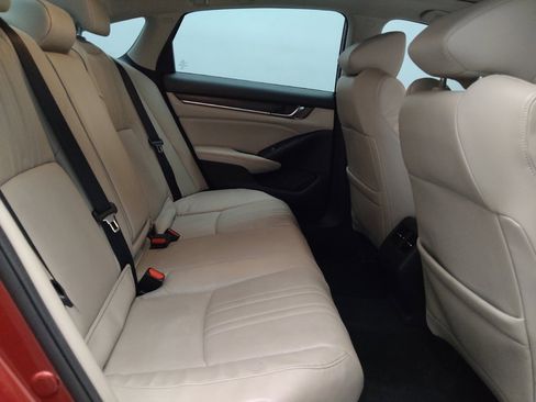 Used 2018 Honda Accord Touring image 19