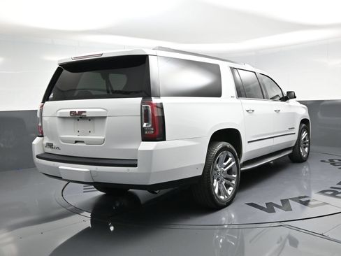 Used 2017 GMC Yukon XL SLT w/ Premium Edition AWD/4WD image 9
