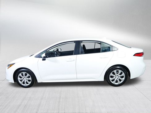 Used 2024 Toyota Corolla LE image 4