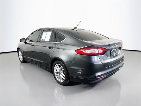 Used 2015 Ford Fusion SE image 5