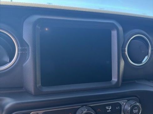 Used 2022 Jeep Wrangler Unlimited Sahara w/ LED Lighting Group AWD/4WD image 34