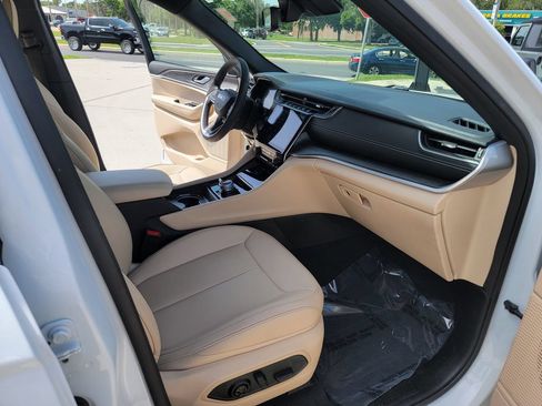Used 2024 Jeep Grand Cherokee L Limited AWD/4WD image 14
