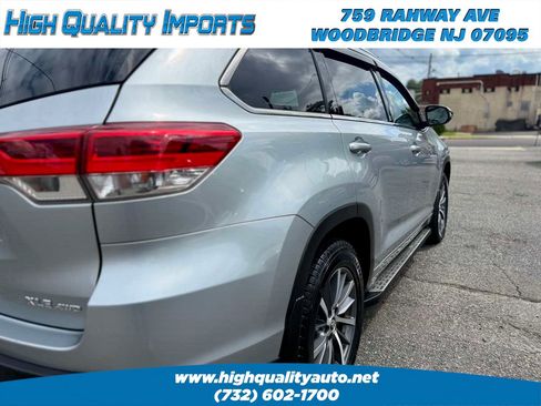 Used 2018 Toyota Highlander XLE AWD/4WD image 10