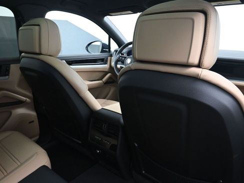 New 2026 Porsche Cayenne S image 7