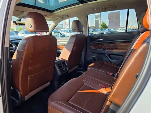Used 2023 Volkswagen Atlas SE w/ Panoramic Sunroof Package AWD/4WD image 12