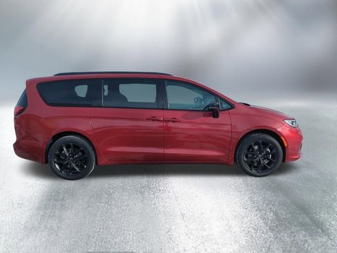 New 2026 Chrysler Pacifica Select w/ S Appearance Package image 5