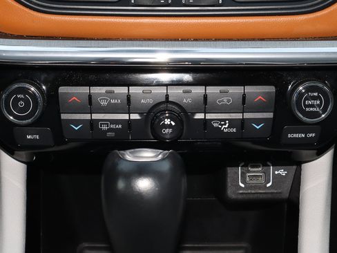 Used 2022 Jeep Compass Limited image 19