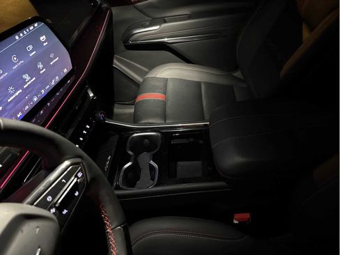 Used 2024 Chevrolet Traverse RS image 16