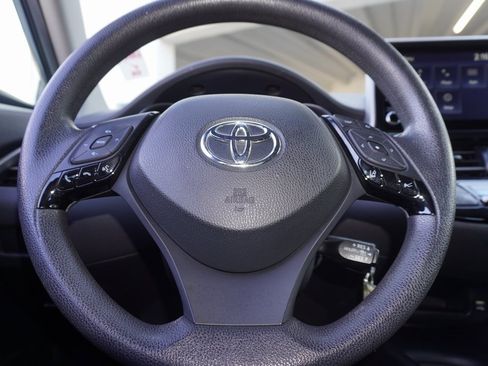 Certified 2020 Toyota C-HR LE image 20